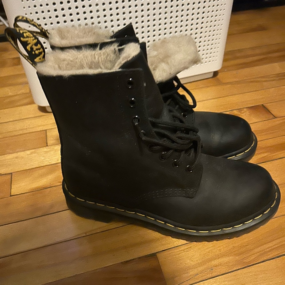Dr. Martens Black Leather Ankle Boots with Cream Shearling Lining - Picture 2 of 6